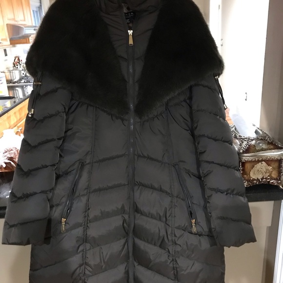 Woman’s coat - Picture 3 of 5